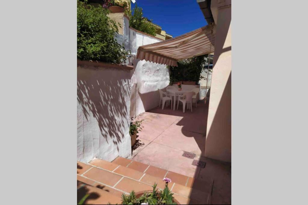Appartement Casa Maddalenina Con Giardino, Vicino Al Mare! à La Maddalena  Extérieur photo