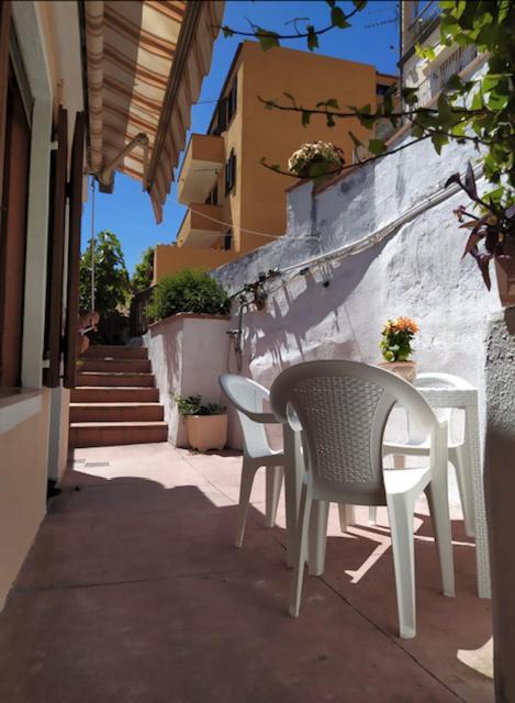 Appartement Casa Maddalenina Con Giardino, Vicino Al Mare! à La Maddalena  Extérieur photo
